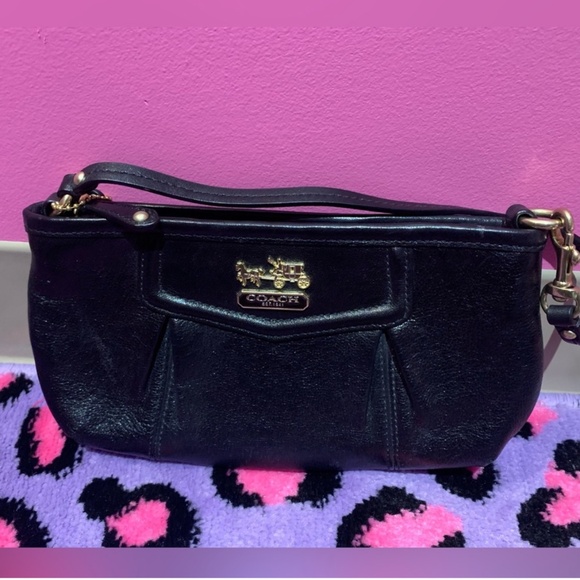 Coach Handbags - GUC Vintage COACH  Leather Wristlet